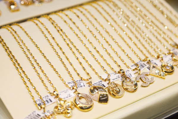 gia vang hom nay30062025 600x400 - Giá Vàng Trong Nước Hôm Nay 25/10: Lao Dốc Mạnh Khi Thế Giới Giảm Gần 200 USD/ounce