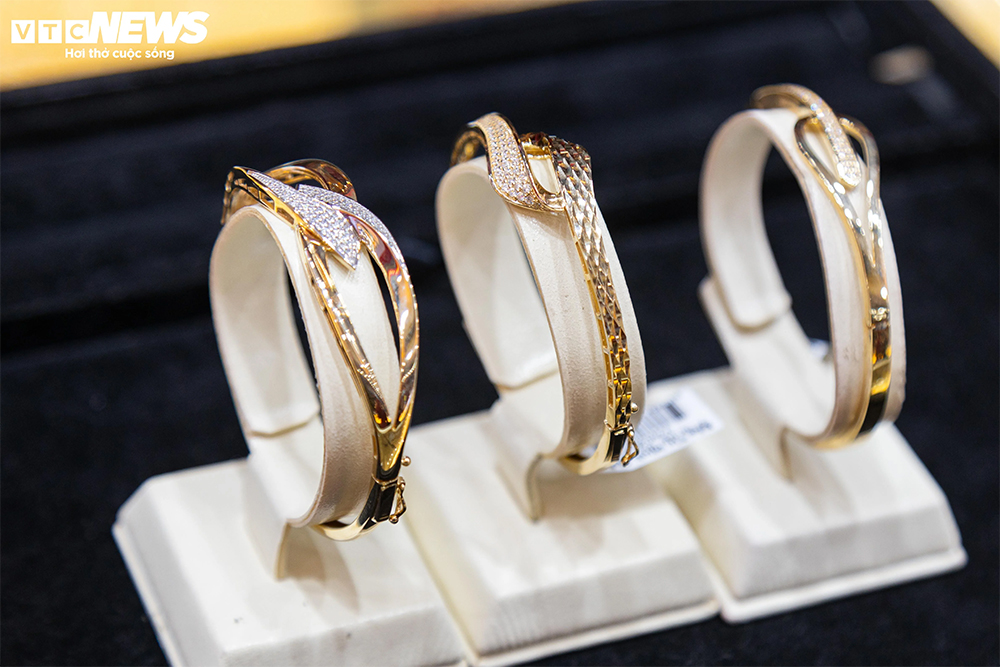 gia vang 2006 - Giá vàng hôm nay 20/6: Ổn định trong vùng cao