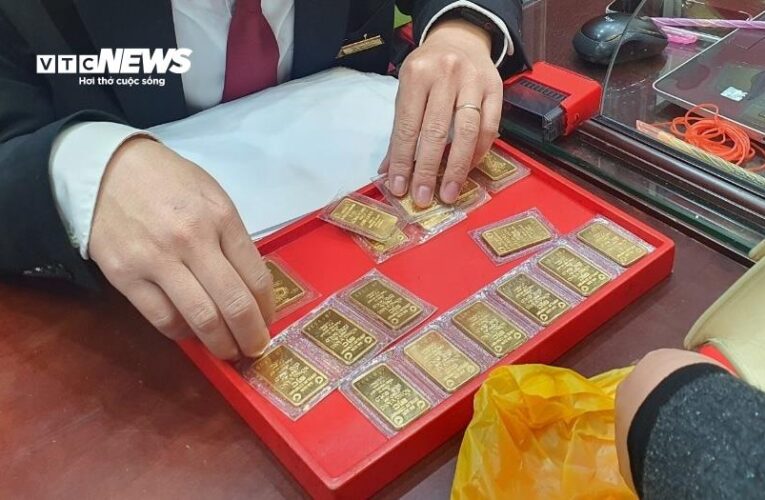 Giá vàng thế giới điều chỉnh, Giá Vàng SJC Hôm Nay tụt dốc không phanh