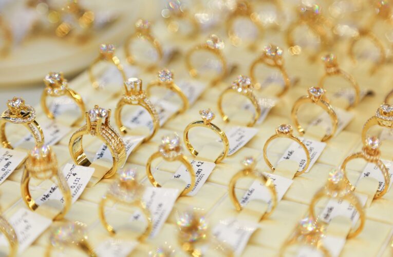 Giá vàng thế giới hôm nay 27/10: Giảm mạnh xuống dưới 4.100 USD/ounce do tâm lý rủi ro cải thiện