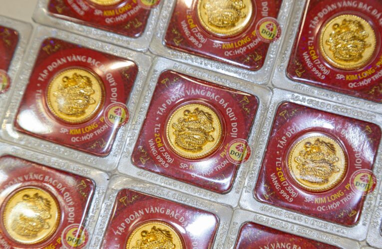 Giá Vàng Thế Giới Hôm Nay 2/10: Giữ 3.861 USD/ounce, vượt trội so với USD và chứng khoán
